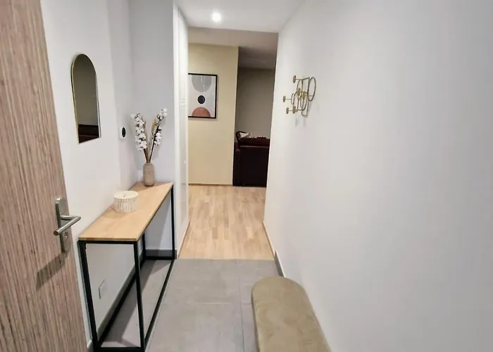 T3 Spacieux, Proche Du Et Du Grand Port Avec Garage アパート エクスレバン