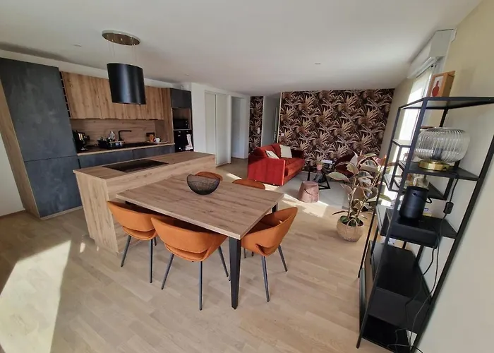 アパート T3 Spacieux, Proche Du Et Du Grand Port Avec Garage