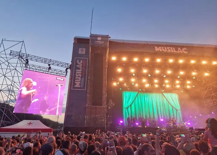 アパート T3 Spacieux, Proche Du Et Du Grand Port Avec Garage *